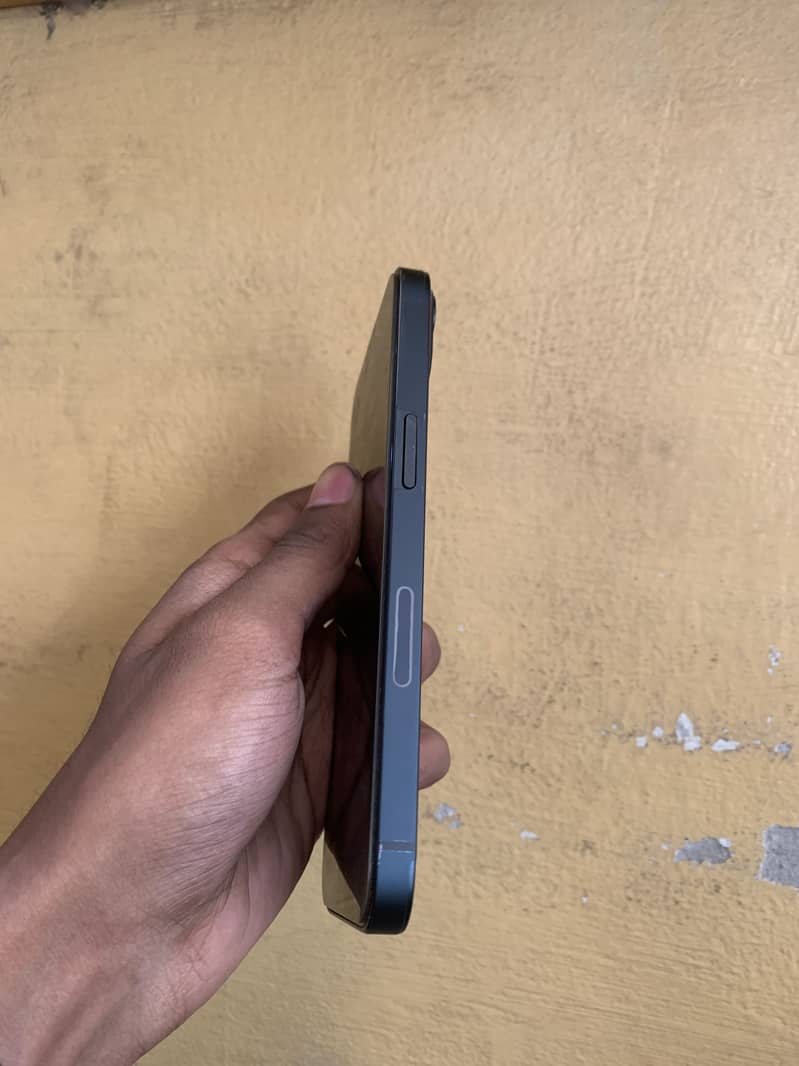 Apple iPhone 13 2