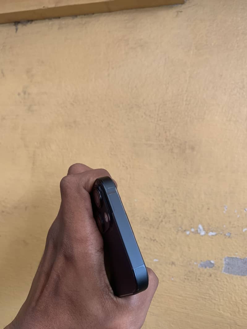 Apple iPhone 13 5