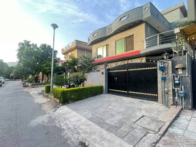 1 KANAL FULL HOUSE FOR RENT E-11, ISLAMABAD