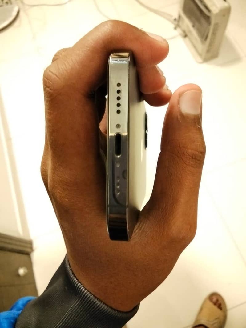 Apple iPhone 12 Pro 3