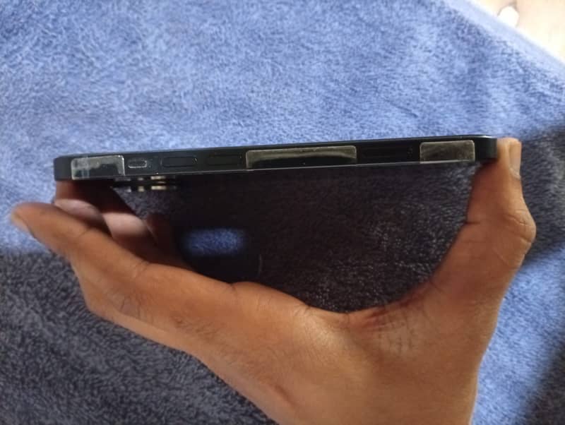 Apple iPhone 13 4