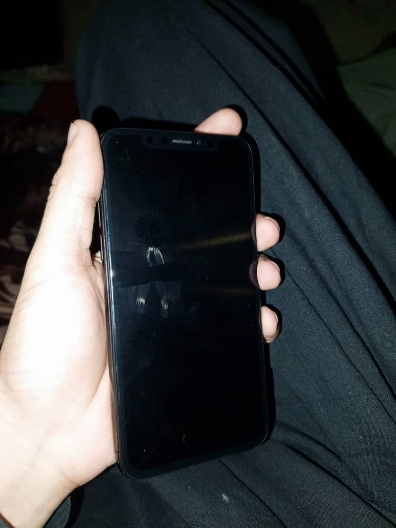 Apple iPhone XS 4