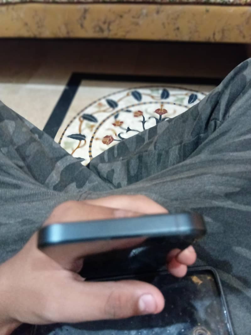 Apple iPhone 13 2