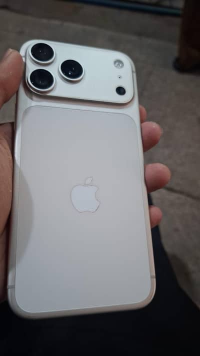 Apple iPhone 17 Pro Max icloud lock