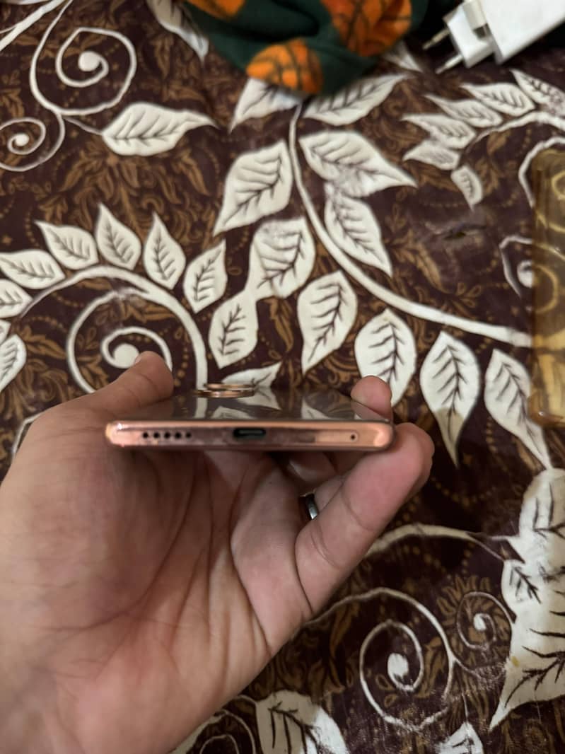 Vivo V40e 4
