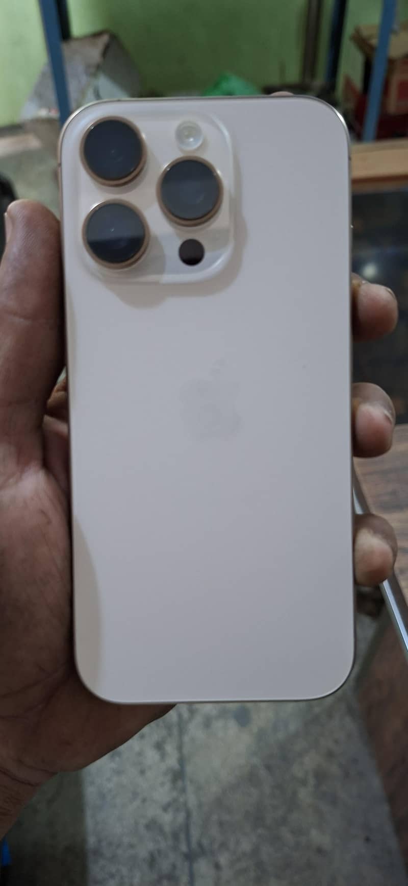 Apple iPhone 16 Pro 1