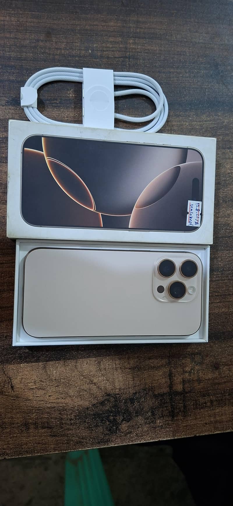 Apple iPhone 16 Pro 3