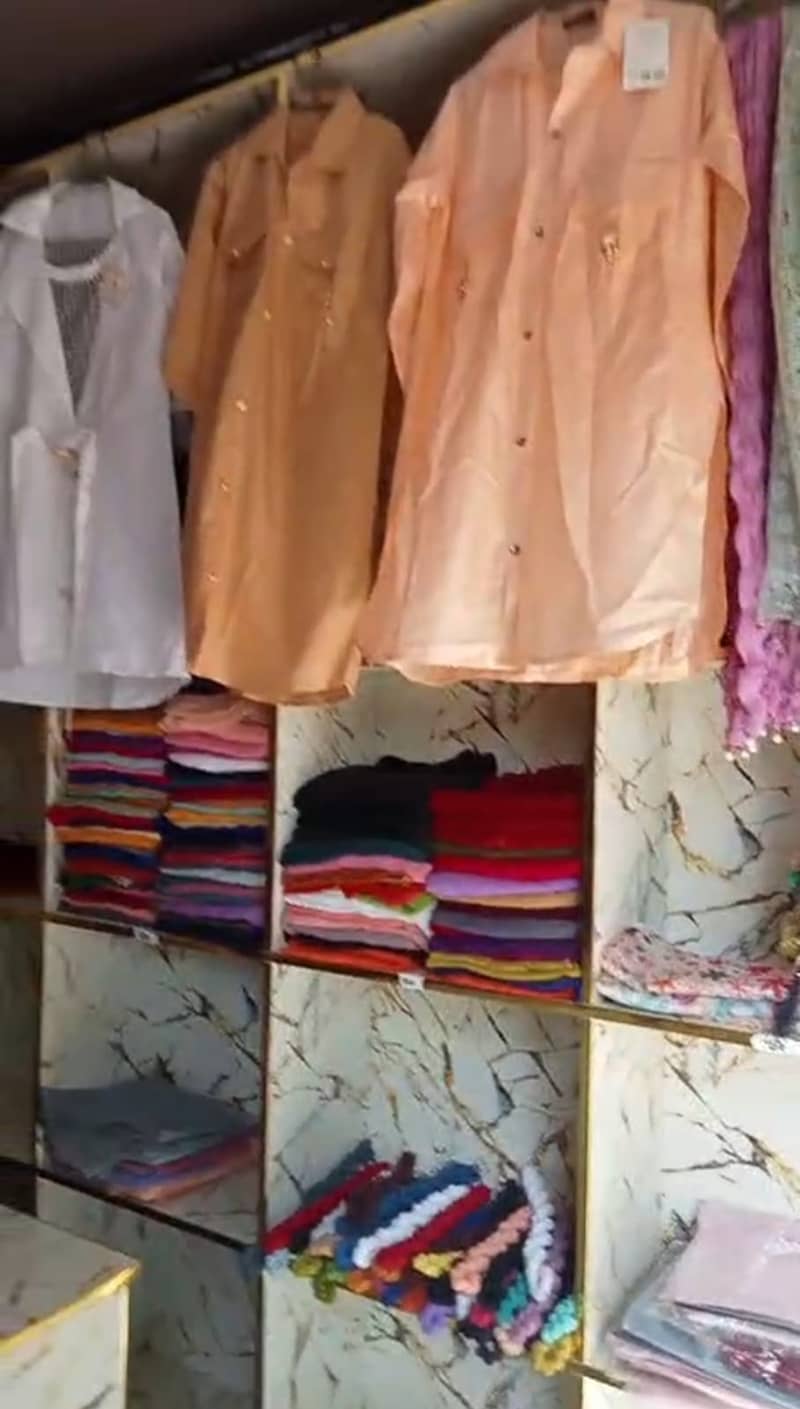 میلے والی گلی میں چلتا ہوا کپڑے کا کاروبار برائے فروخت! 6