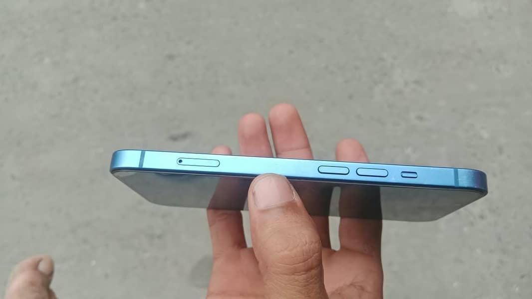Apple iPhone 13 3