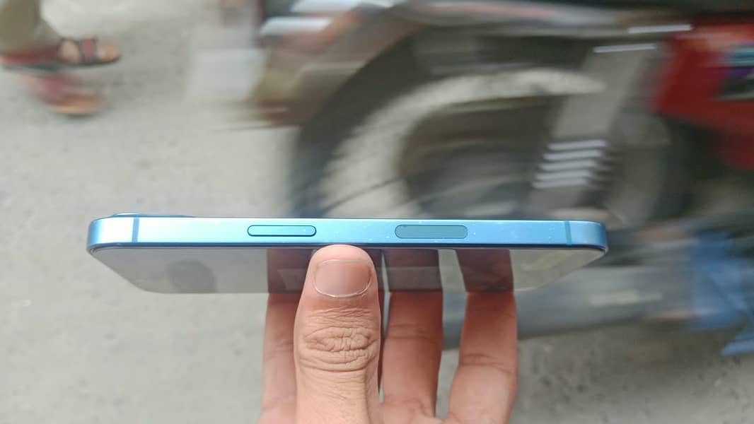 Apple iPhone 13 4