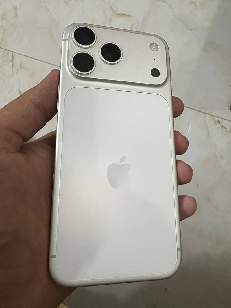 iPhone 17pro max 0