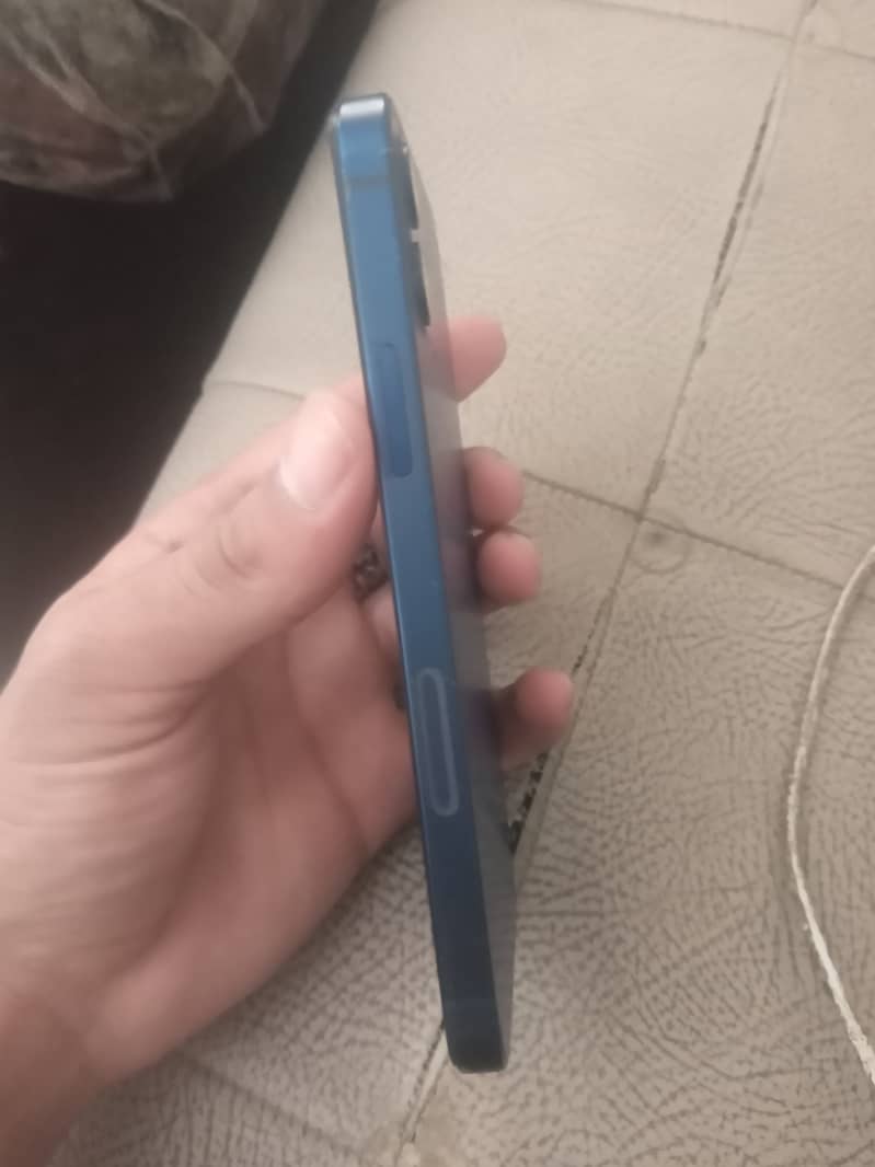 Apple iPhone 12 2