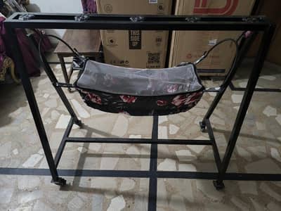 Iron Baby Jhoola – 10/10 Condition | Only 1 Month Used