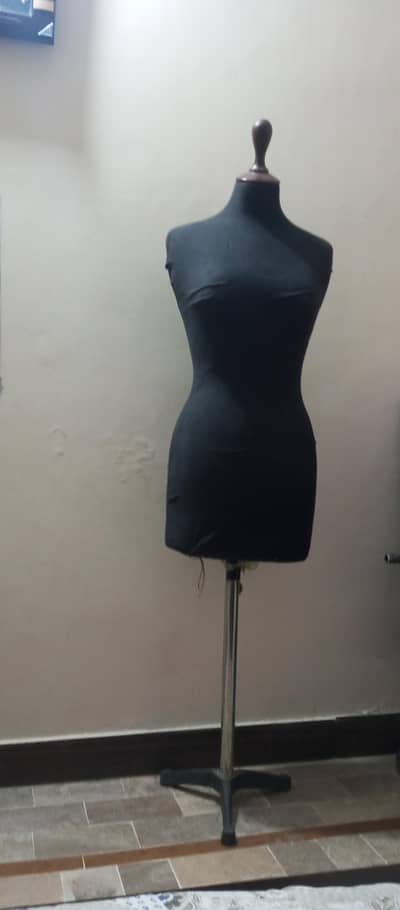 I am selling meniken/dumy for fashion students or shops.