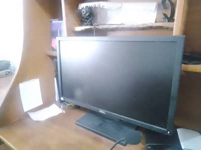 Dell 1920x1080 Full HD 22" inches Good for gaming and daily use