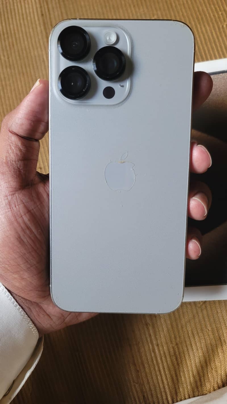 Apple iPhone 15 Pro Max 3