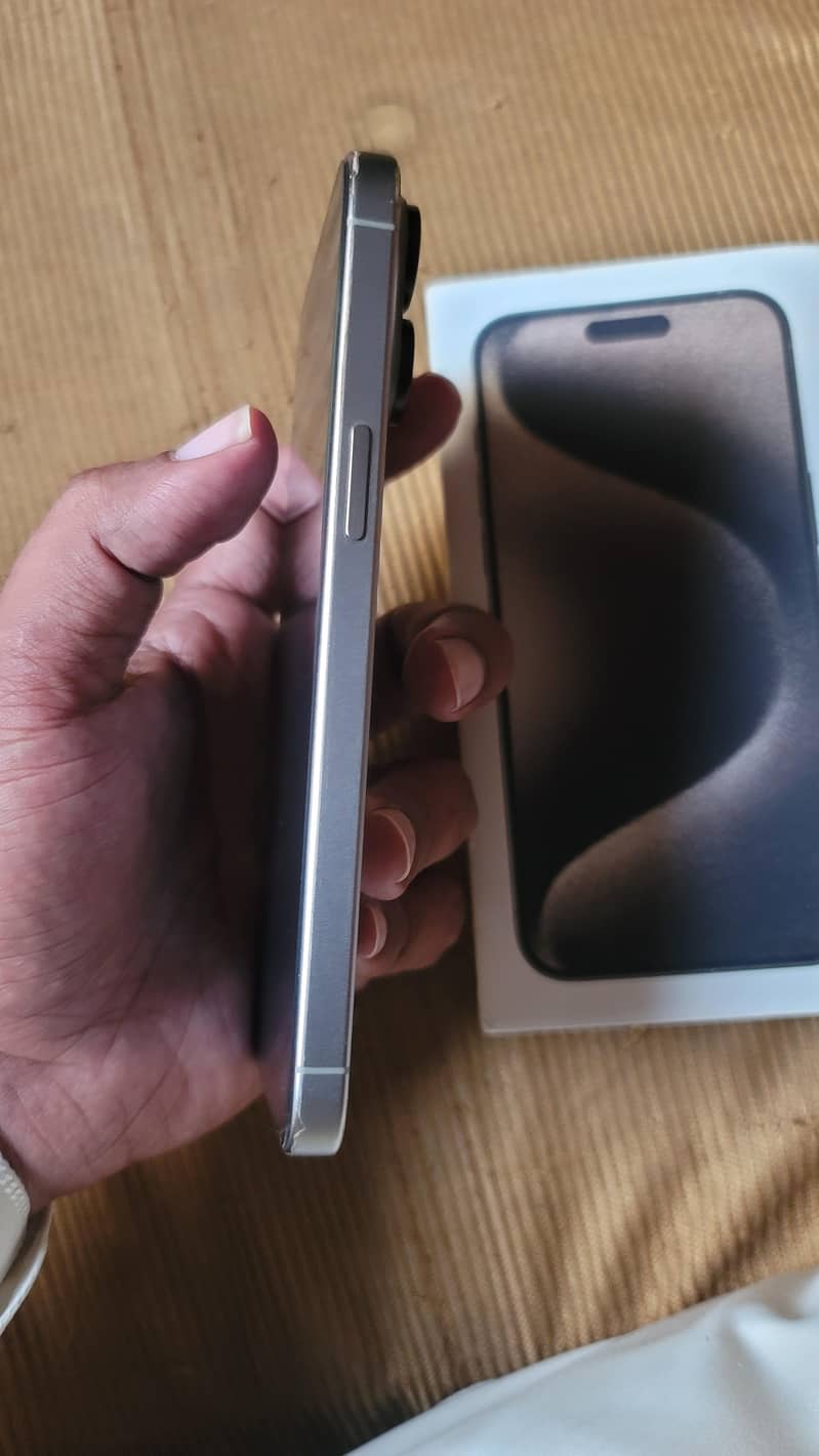 Apple iPhone 15 Pro Max 6