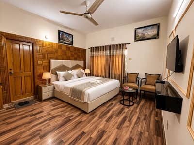 8 Bedrooms & 8 Bathrooms DD TV Lounge Kitchen