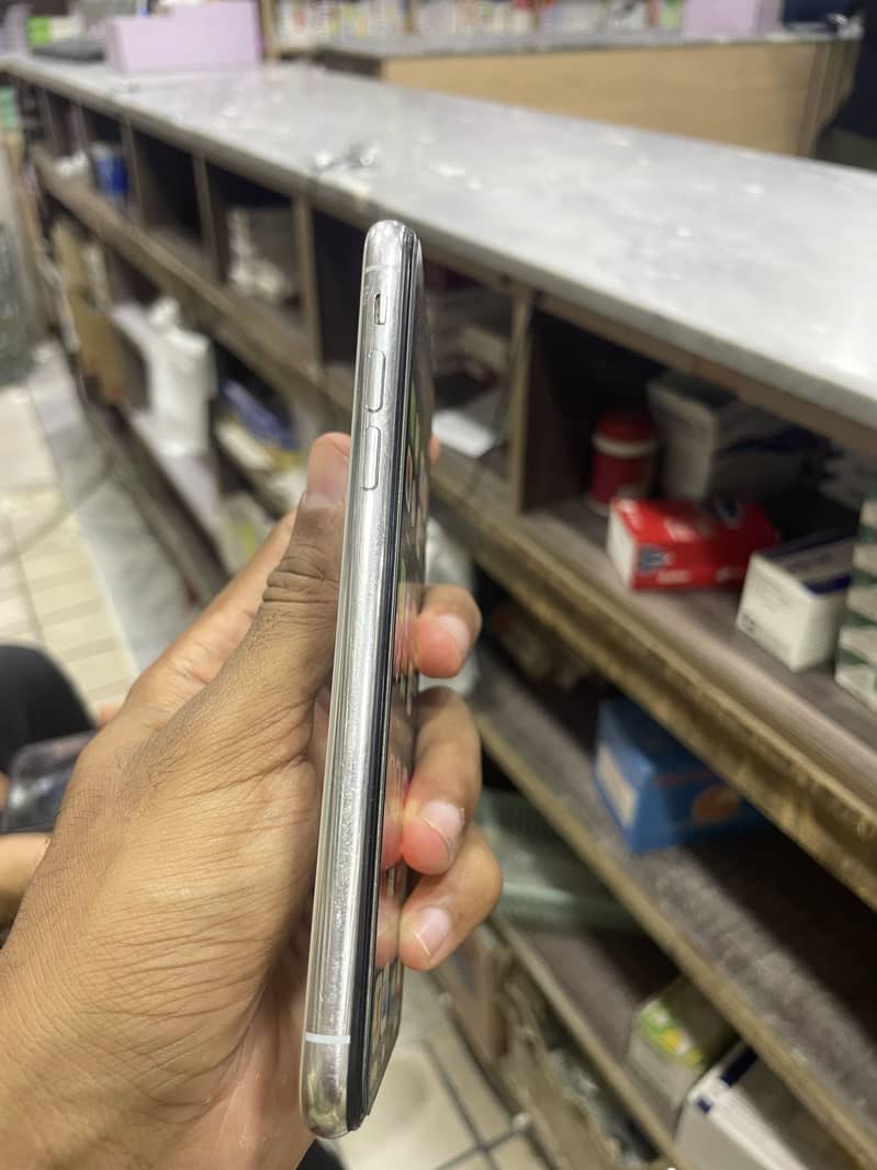 Apple iPhone XS 1