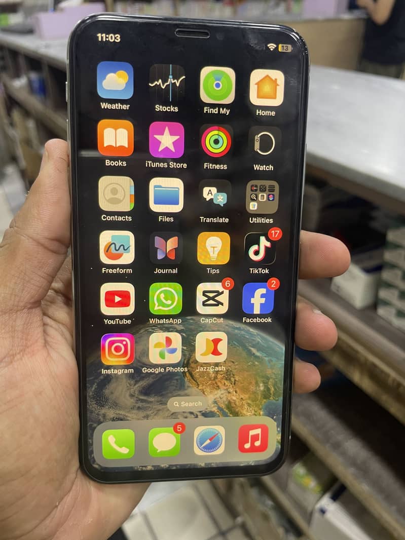 Apple iPhone XS 4
