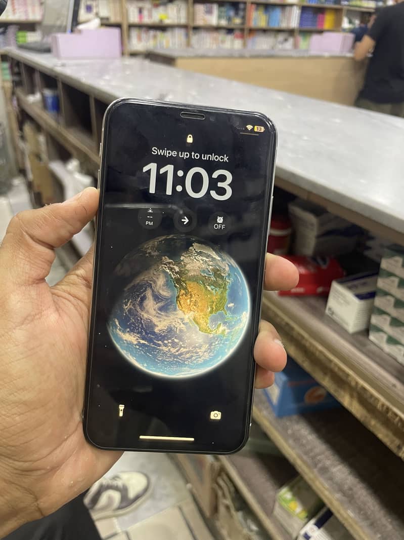 Apple iPhone XS 5