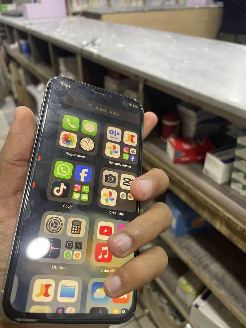 Apple iPhone XS 6