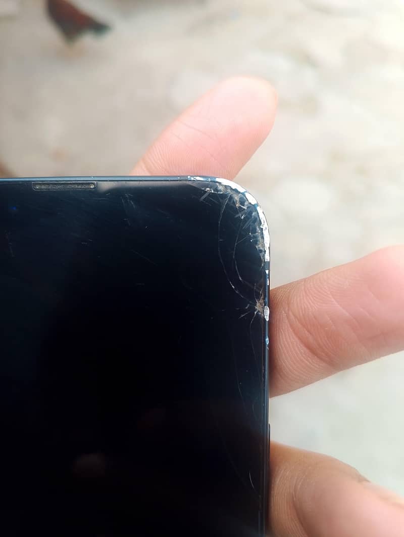 Apple iPhone 13 2