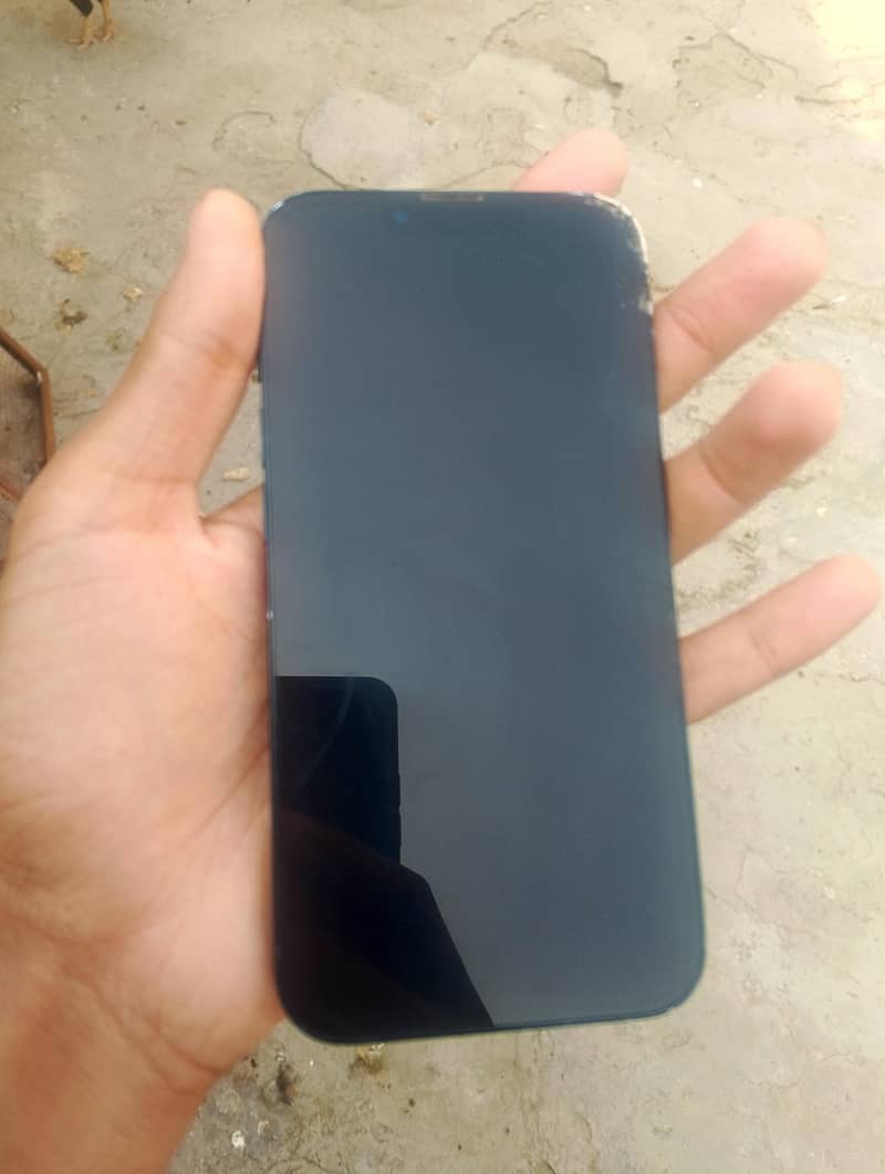Apple iPhone 13 4