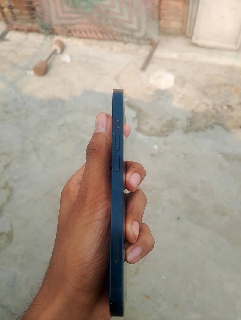 Apple iPhone 13 5