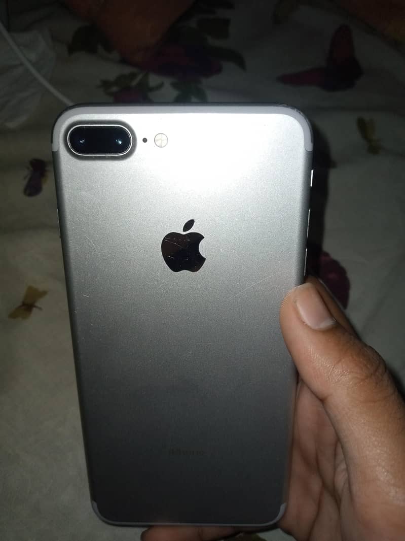 Apple iPhone 7 Plus 0