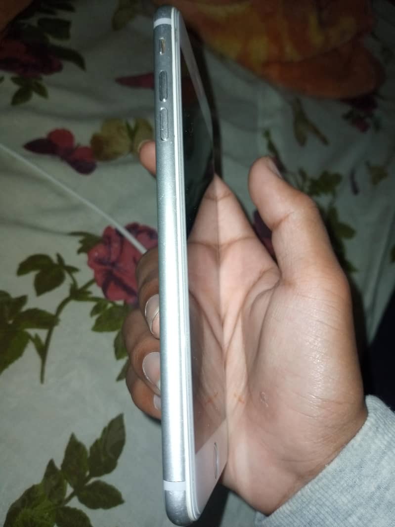 Apple iPhone 7 Plus 2