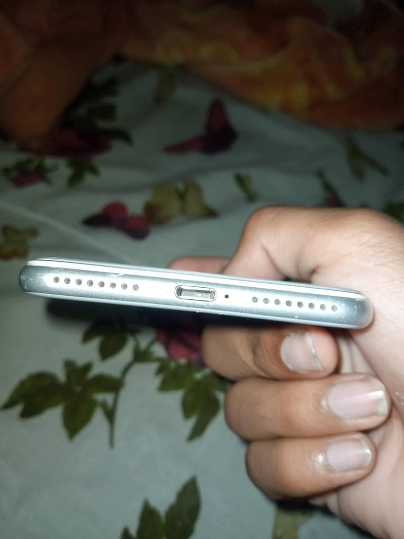Apple iPhone 7 Plus 3