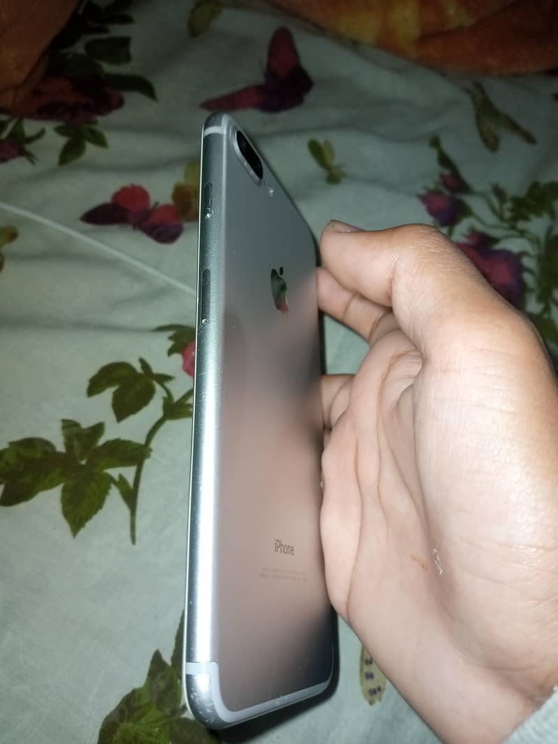 Apple iPhone 7 Plus 4