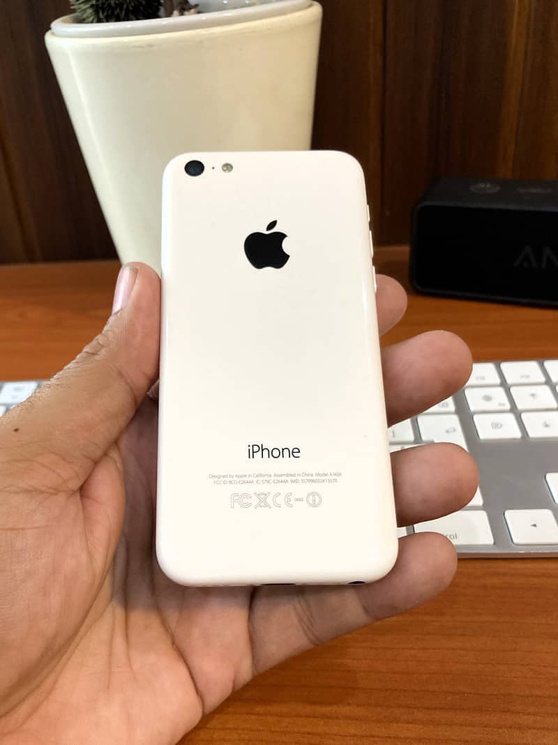Apple iPhone 5c 0