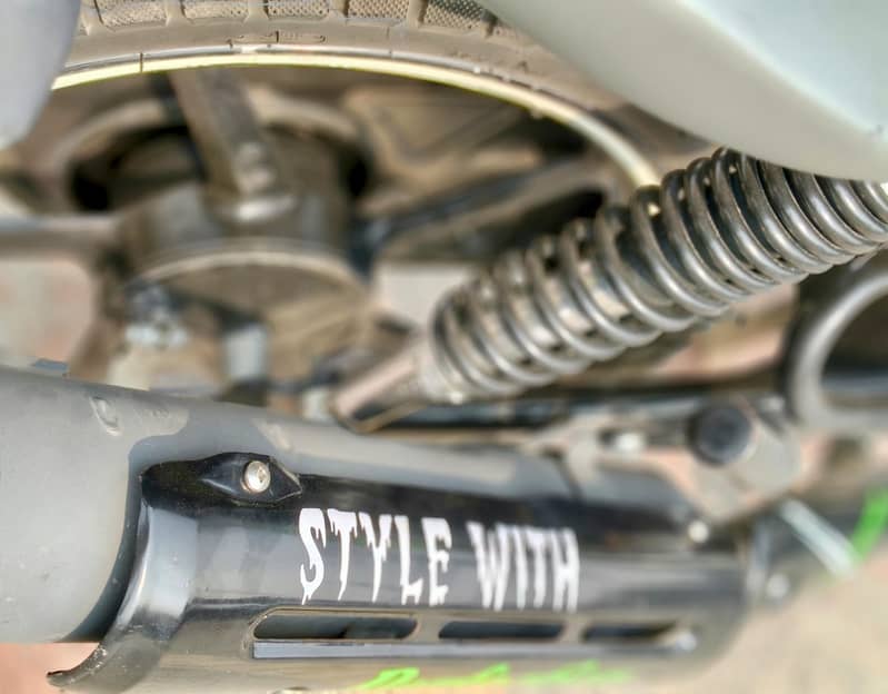 YAMAHA YBR 125G(2023 MODEL) | MATT GREEN |Genuine - Standard Bikes ...