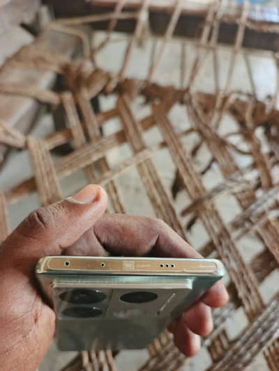 Infinix note 40 pro ram 16 256 condition8.5 dabba charger sath hai wi