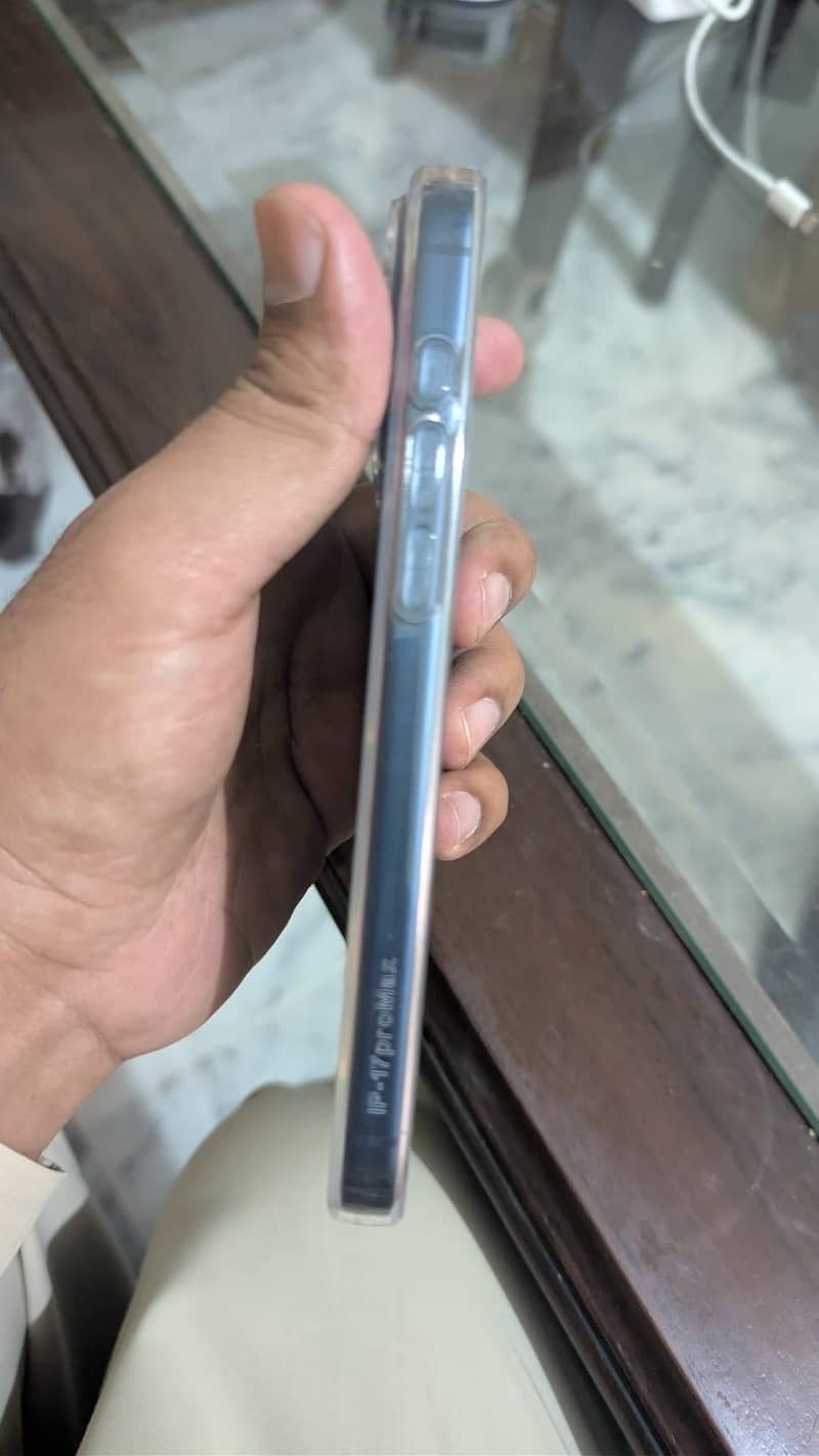 Apple iPhone 17 Pro Max 2