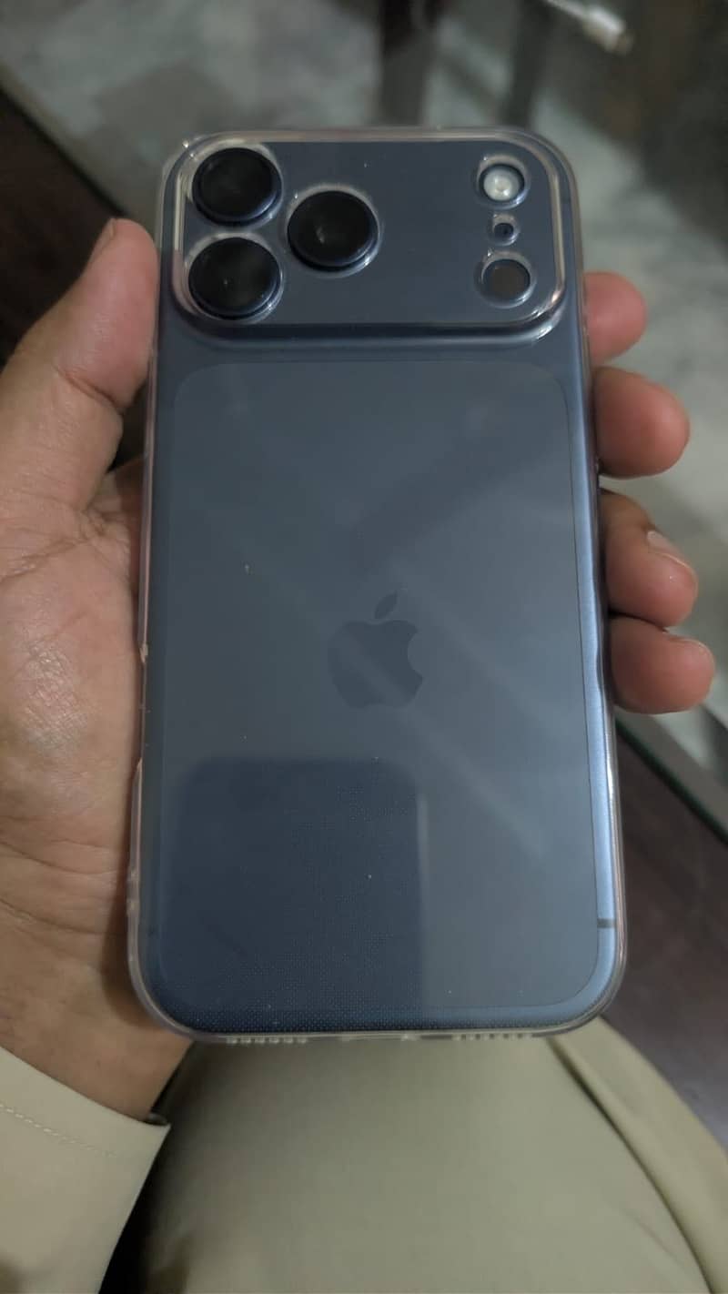 Apple iPhone 17 Pro Max 5