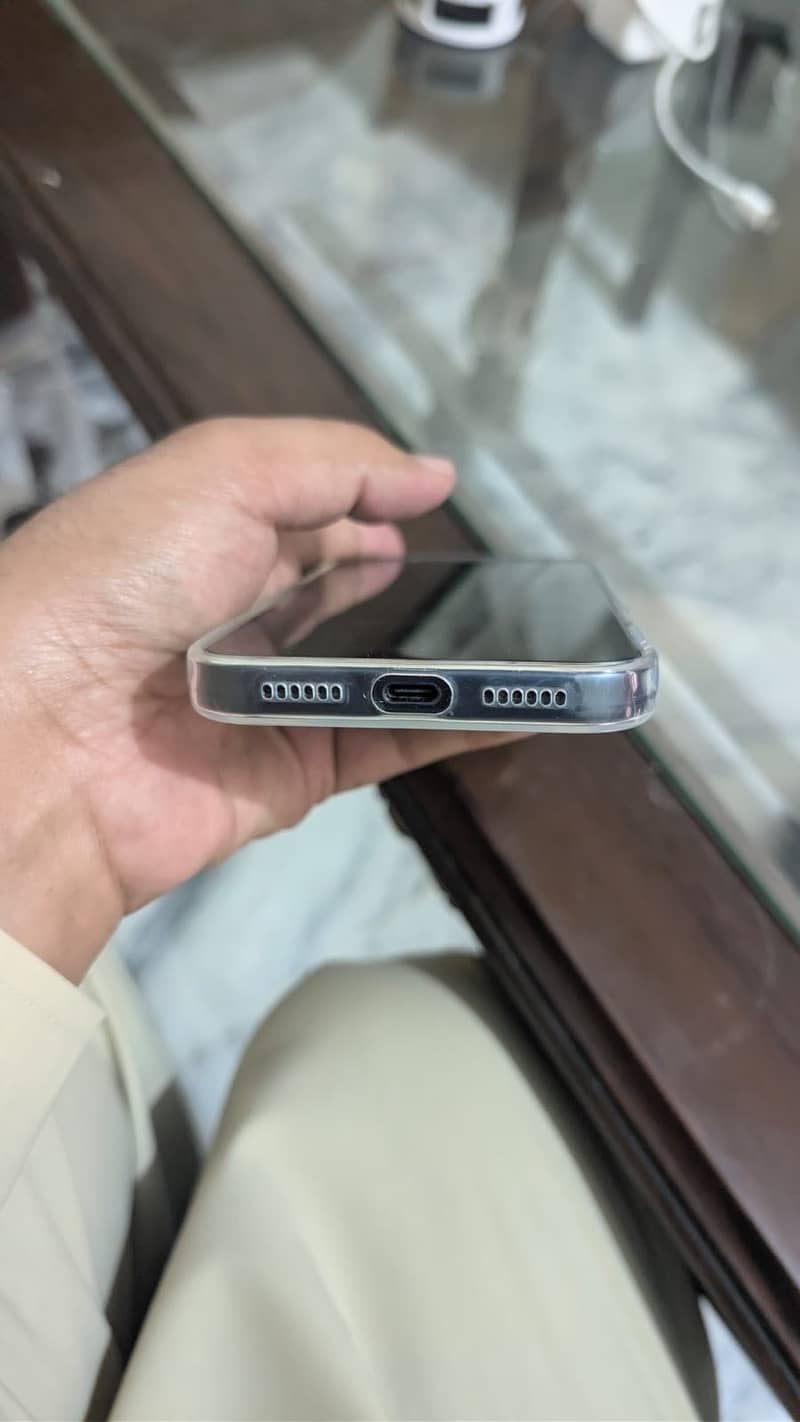 Apple iPhone 17 Pro Max 12