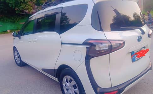 Toyota Sienta 2016