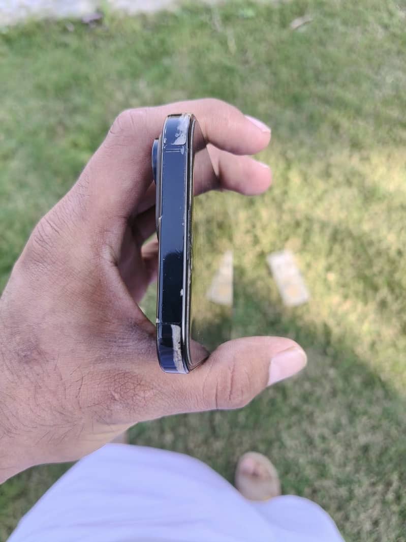 Apple iPhone 16 Pro Max 3