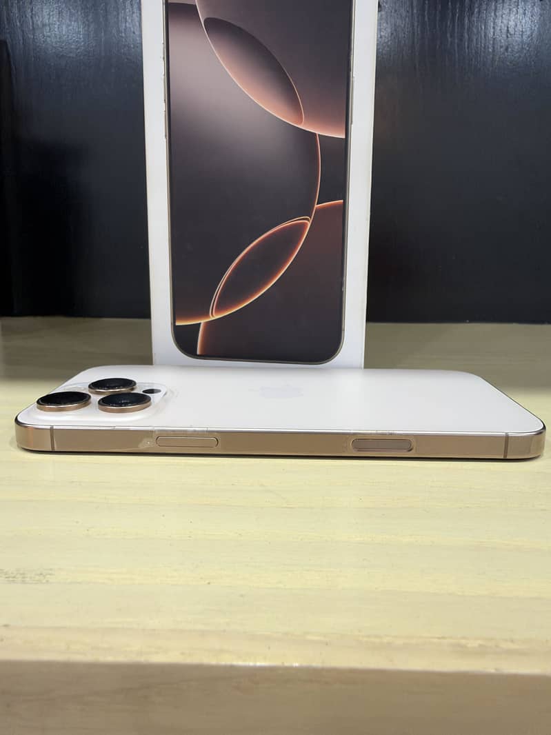 Apple iPhone 16 Pro Max 2