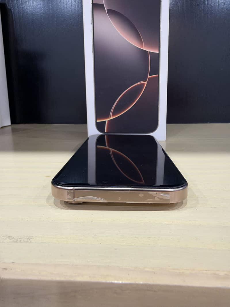 Apple iPhone 16 Pro Max 4