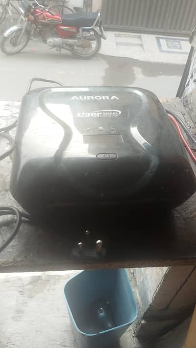 Sine wave China 24 volts Dc input 220 volts Ac out put + Charging