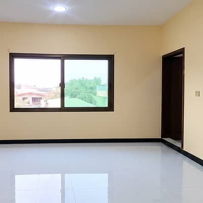 4 Bed DD 1st Floor Portion Available For Rent