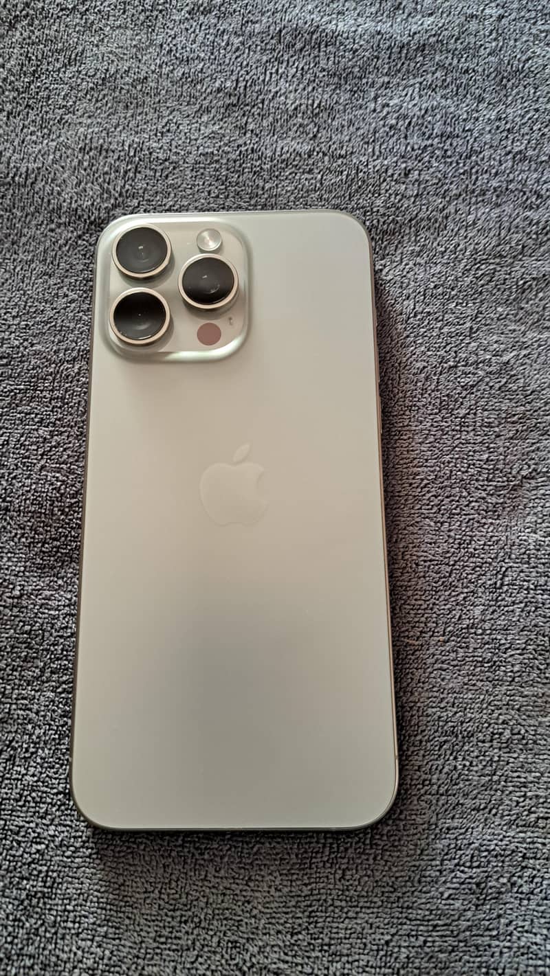 Apple iPhone 15 Pro Max 2