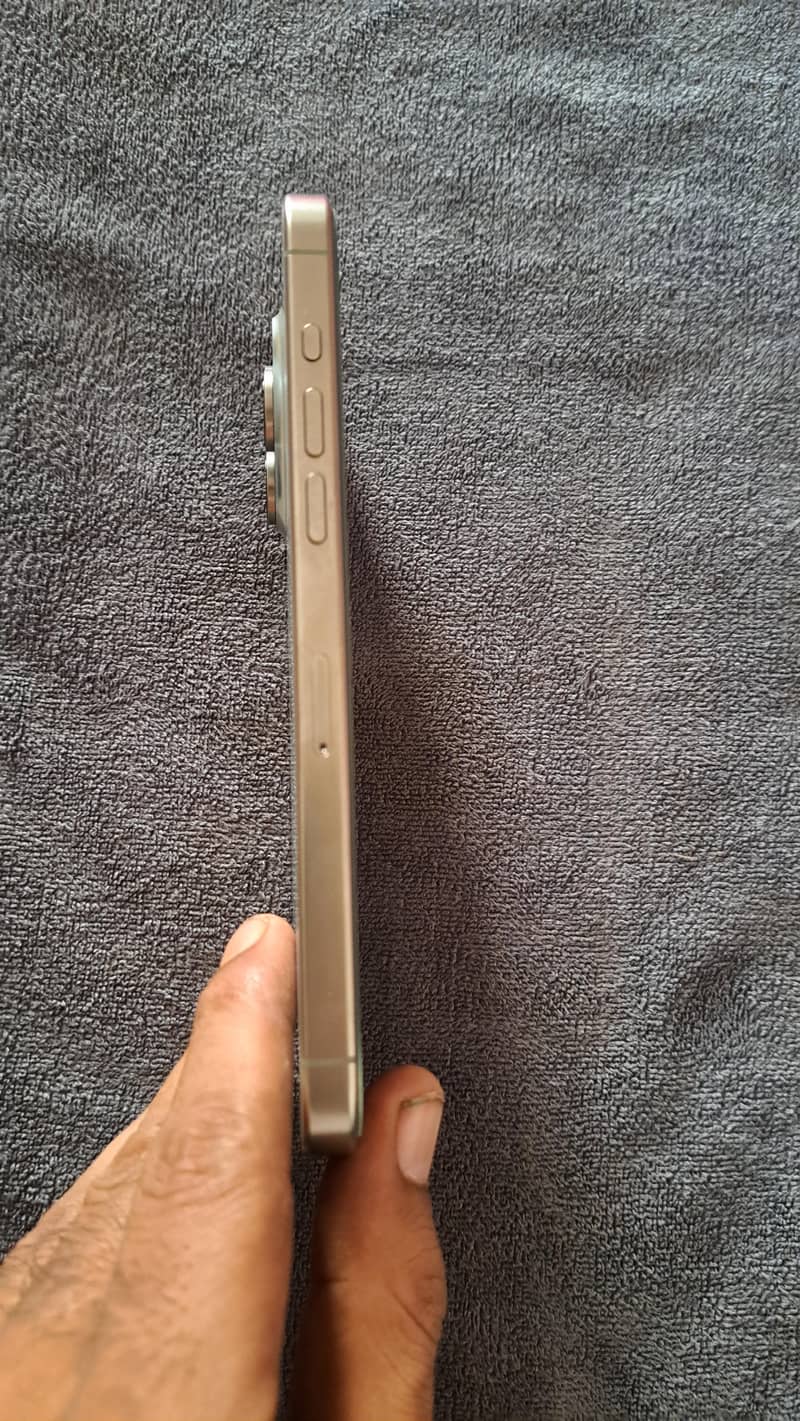 Apple iPhone 15 Pro Max 3