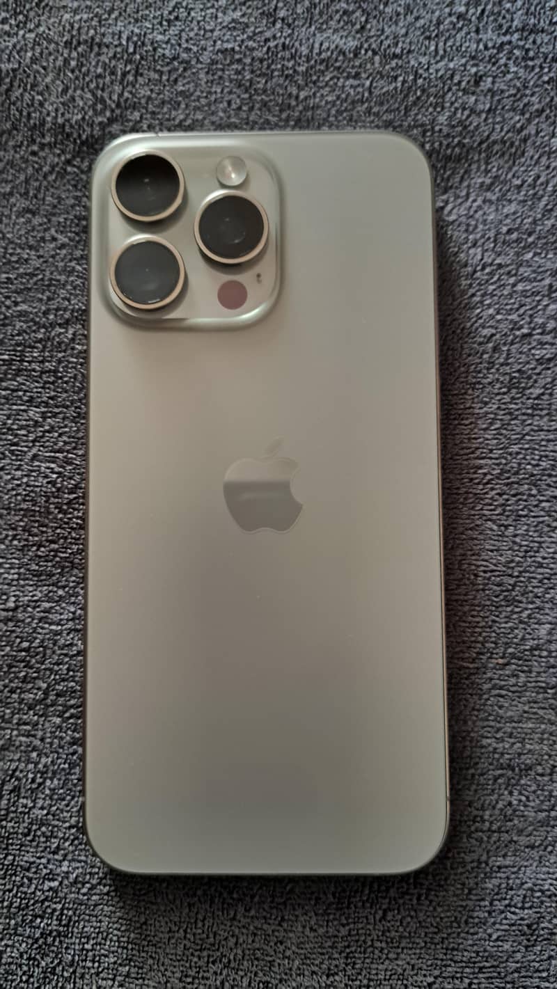 Apple iPhone 15 Pro Max 8