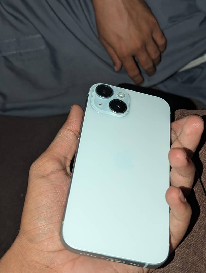 Apple iPhone 15 4