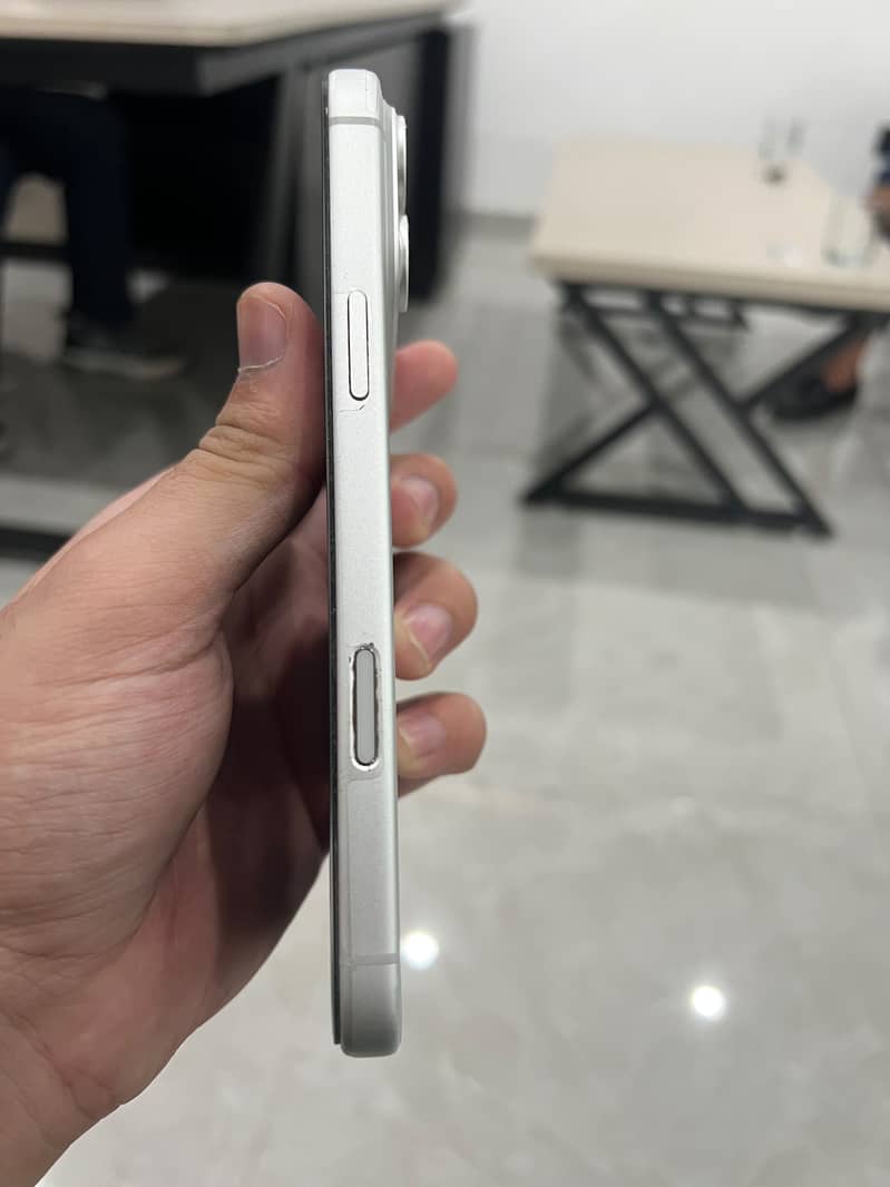Apple iPhone 17 Pro Max 5